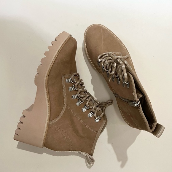 Dolce Vita NWOT  lace up  chunky heel Ankle Boots size 8.5 Tan - Picture 8 of 10